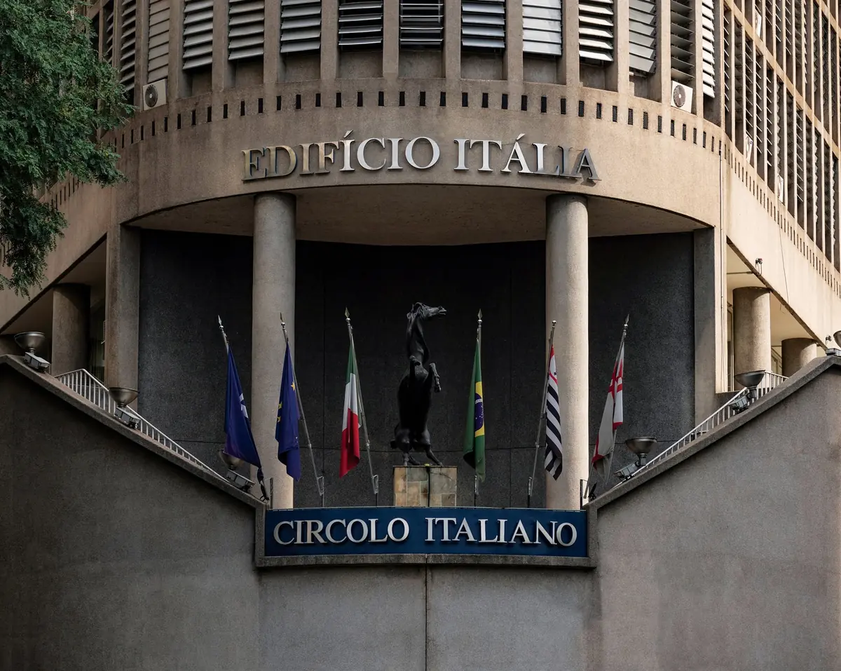 Entrada do Circolo Italiano, no Edifício Itália, São Paulo
